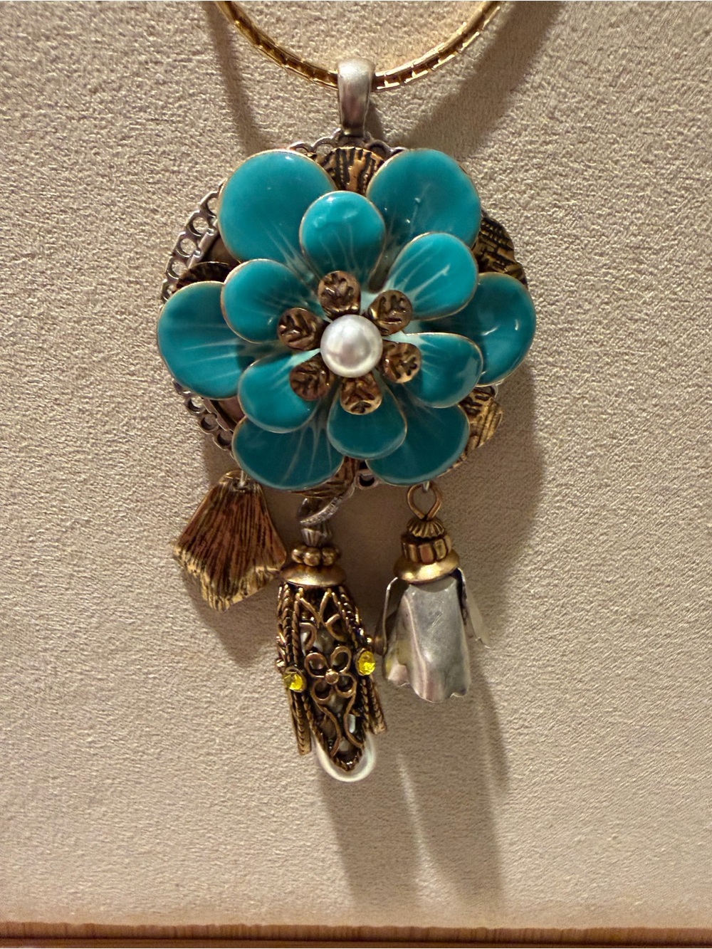 NWT Chico’s Adjustable Turquoise Flower Charm Necklace